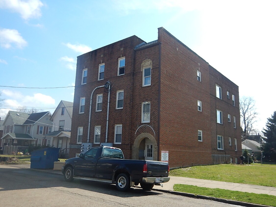 Foto principal - 611 Andrew Ave NE