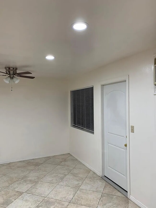 Building Photo - 12737 Barlin Ave