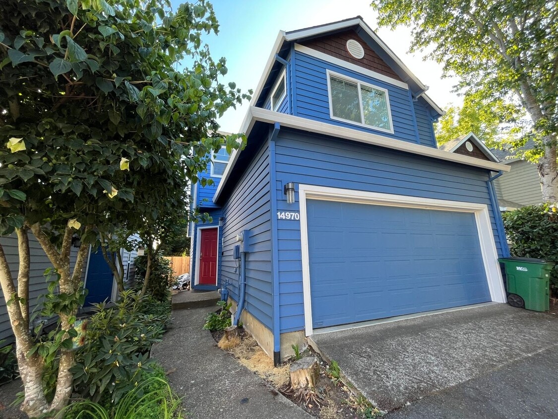 Lovely 2Bd + 2.5Ba in Beaverton!! Minutes Away From Nike! New Roof, Fence, Paint and Additional B... - Lovely 2Bd + 2.5Ba in Beaverton!! Minutes Away From Nike! New Roof, Fence, Paint and Additional B...