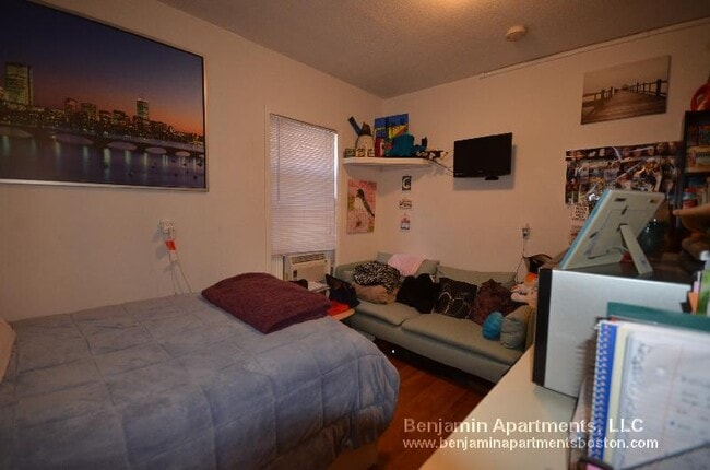 Building Photo - 28 S Huntington Ave