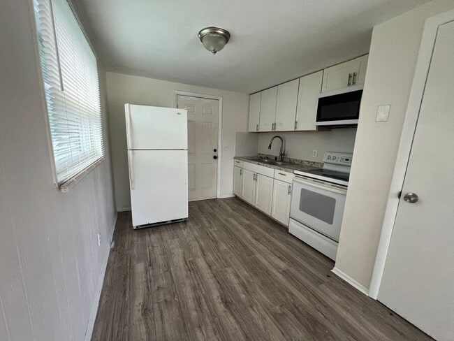 Photo - 9317 Goldenrod Rd Apartment