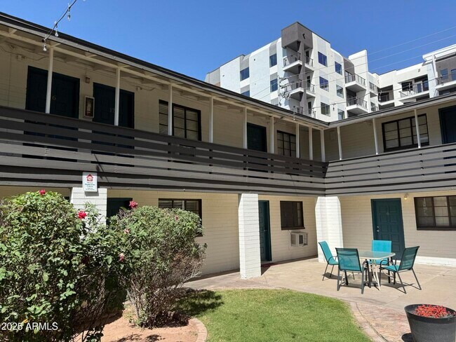 Foto del edificio - 825 N 2nd Ave