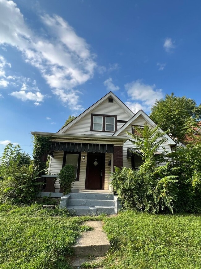 Building Photo - 1038 W Roache St