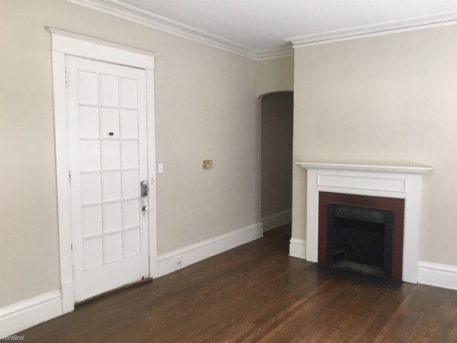 Foto del edificio - 2 br, 1 bath  - 1572 Lake Dr SE Apt 1