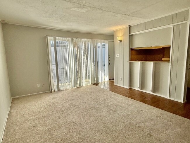 Building Photo - 1000 Heights Blvd