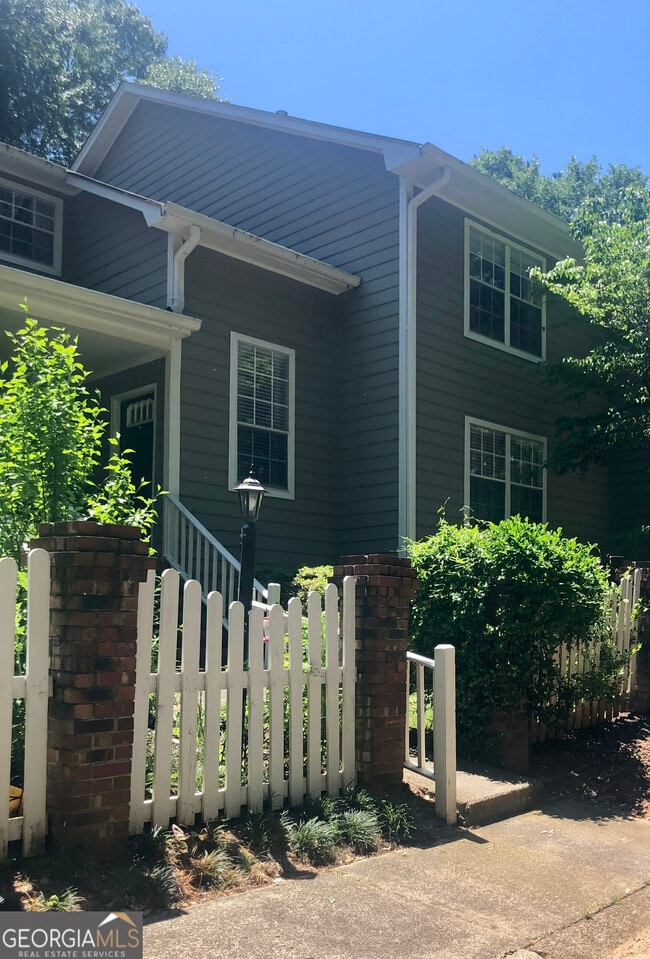 Building Photo - 2539 Oakridge Pl