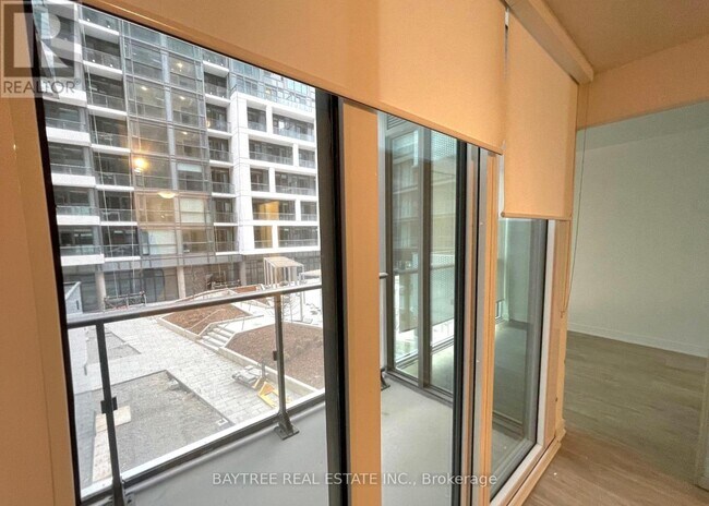 Photo du bâtiment - 135 Lower Sherbourne St