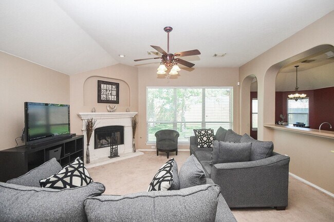 Foto del edificio - 5823 Knollwood Tr