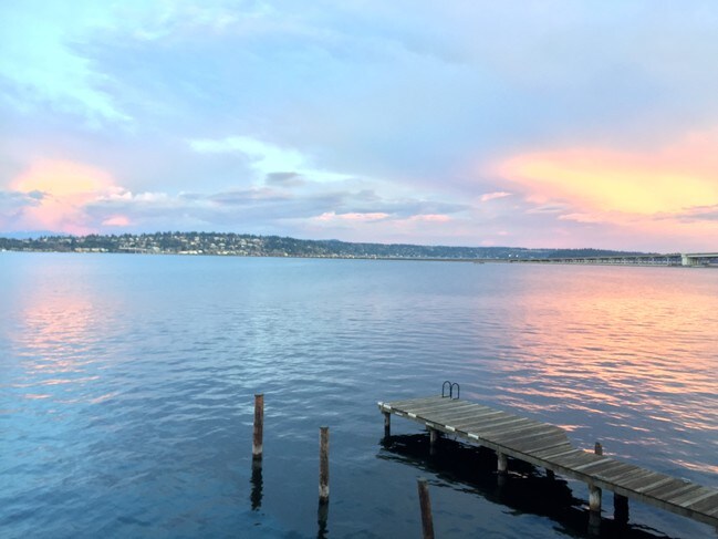 Foto del edificio - 526 Lakeside Ave S