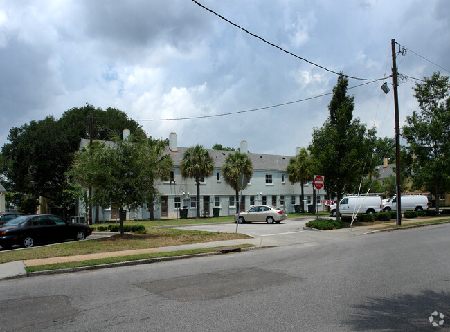 Building Photo - Meeting Street Manor - Cooper River Court