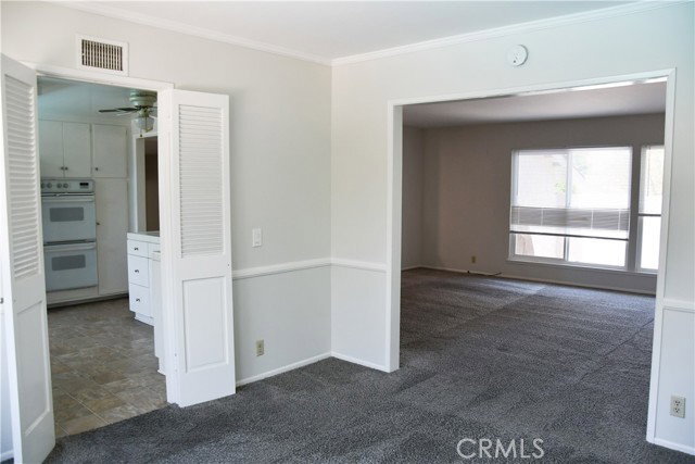 Building Photo - 522 E Collins Ave