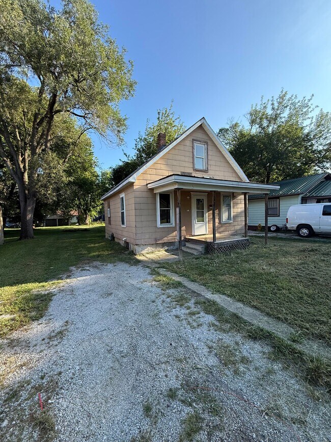 Building Photo - 1286 E Vanderhoof St