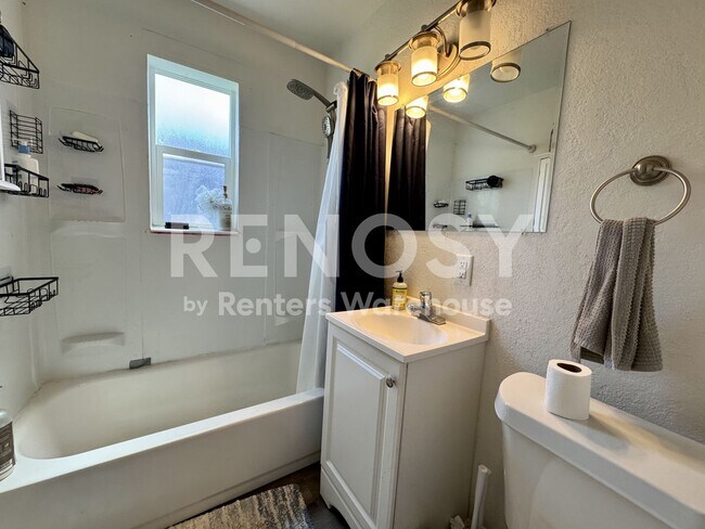 Building Photo - Charming 3 Bed 1 Bath home in Lakewood.
