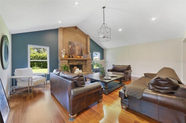 Foto del edificio - 5621 Lake Mary Jess Shores Ct