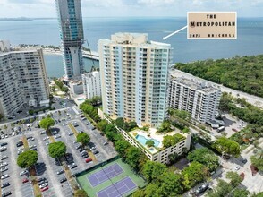 Building Photo - 2475 Brickell Ave