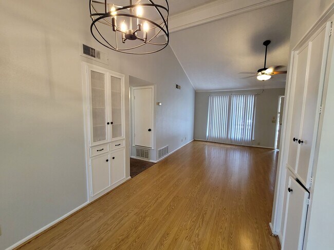 Building Photo - Cute 2 Bedroom 2 Bath Condo close to Medic...