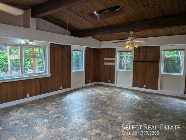 Photo du bâtiment - 46520 Clayton Ave