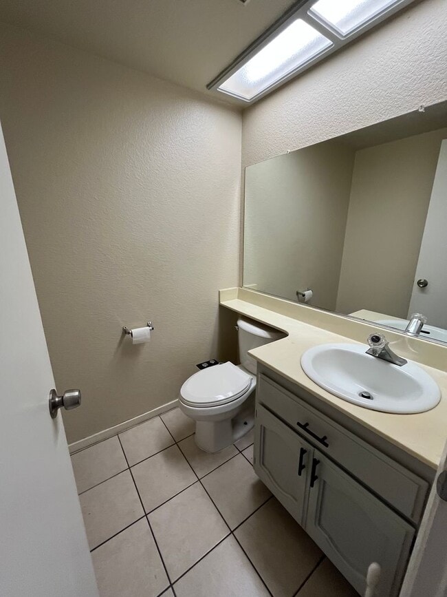 Building Photo - Two Story, 4BR/2.5BA, Very Large Backyard ...