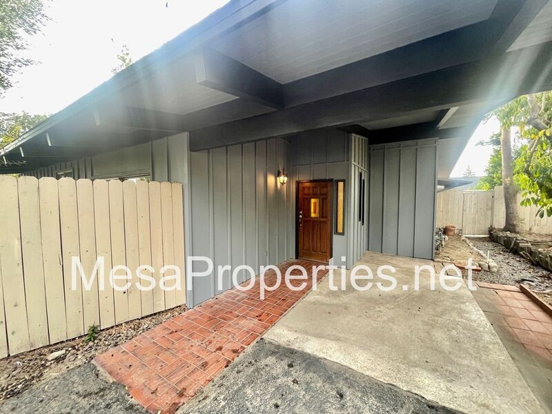 Foto principal - 10458 Alta Loma Dr
