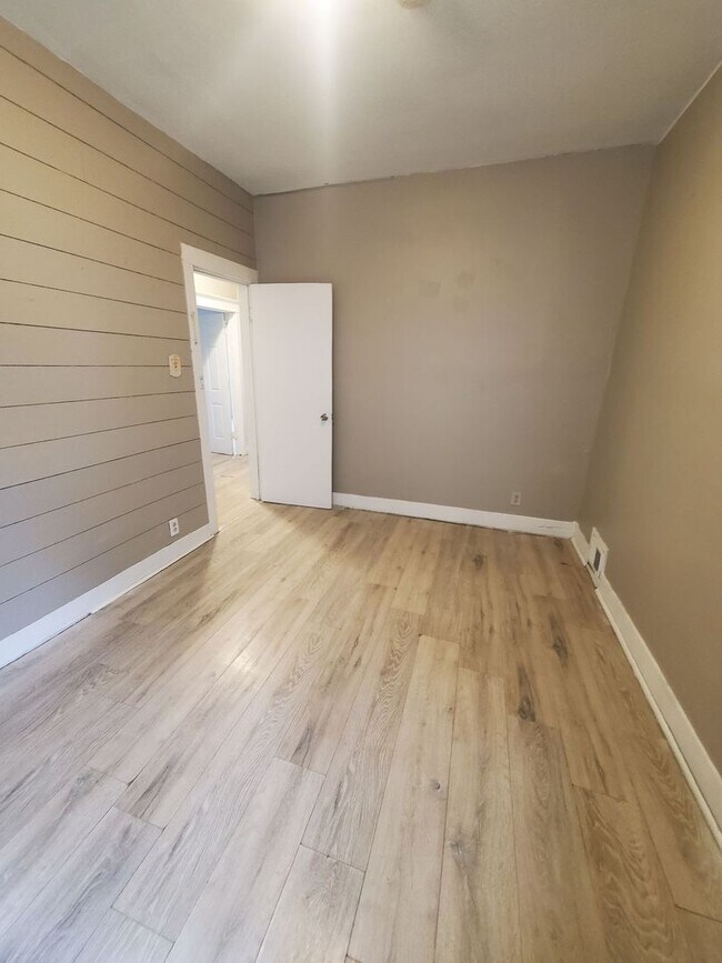 Foto del edificio - 2403-2405 N 39th St. (Duplex) (ACE PROPERTY)