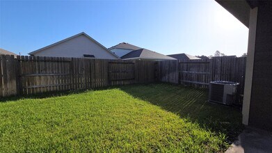 Building Photo - 9760 Grosbeak Ln