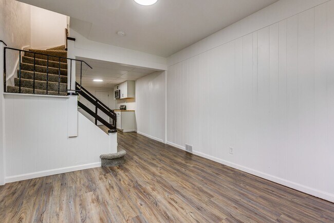 Foto del edificio - AVAILABLE NOW - Fully Renovated Mount Wash...
