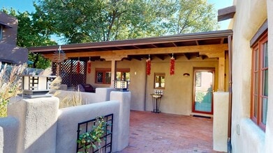 Building Photo - 901 Galisteo St