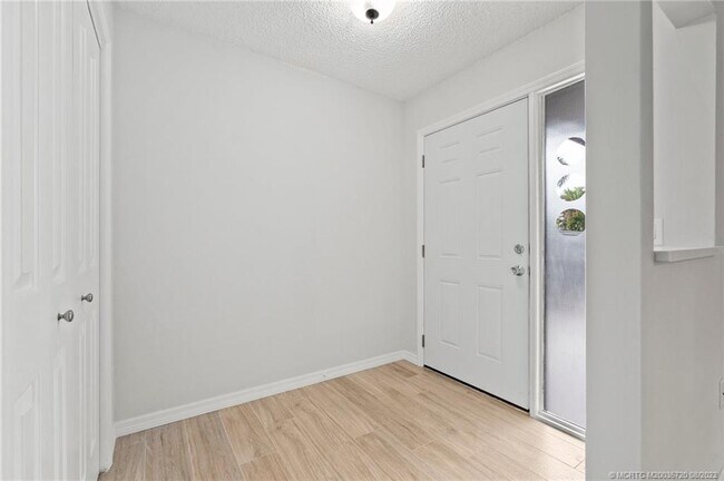 Foto del edificio - 4047 NW Cinnamon Tree Cir