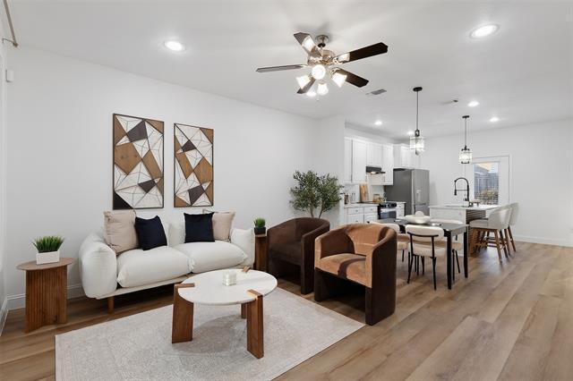 Foto del edificio - 4026 Autumnwood Ln