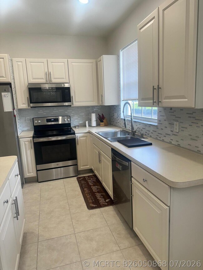 Foto del edificio - 8133 Mulligan Cir