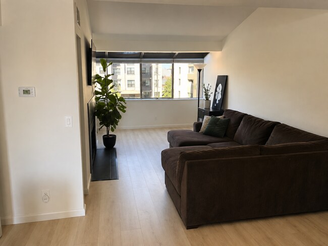 Foto del edificio - 2 bedroom | 2 bathroom | Midtown condo