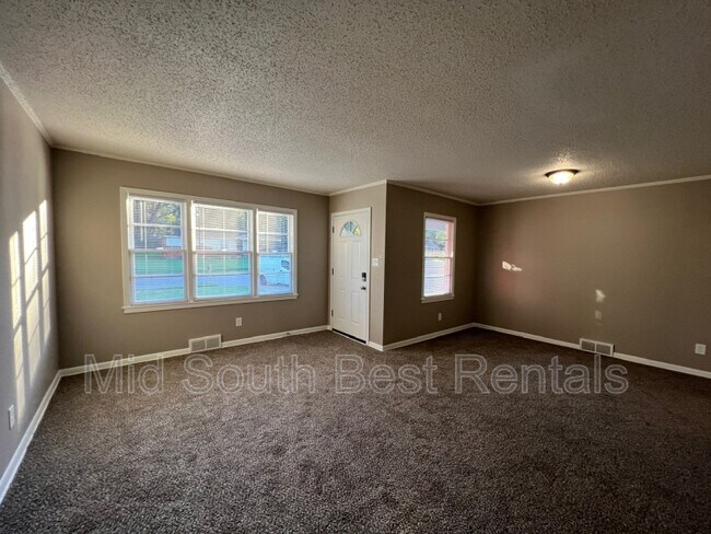 Foto del edificio - 1576 Haywood Ave