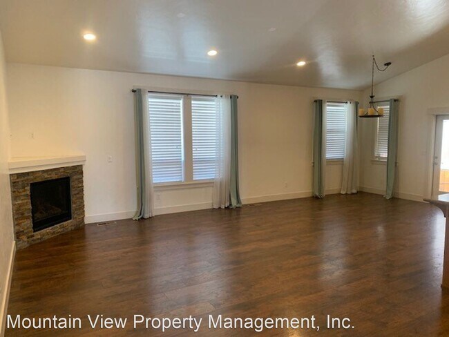 Building Photo - 3 br, 2 bath House - 21334 Livingston Dr.
