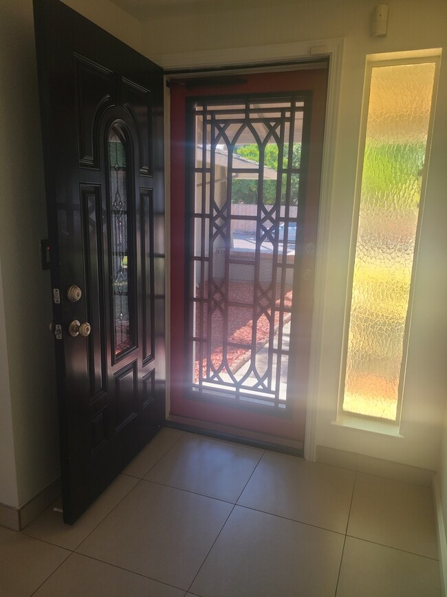 Foto del edificio - 9236 Premier Way