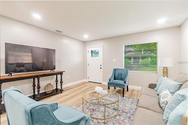 Foto del edificio - 5802 N Suwanee Ave