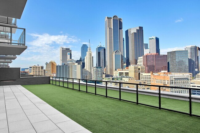 Foto del edificio - 315 S Cesar Chavez Blvd
