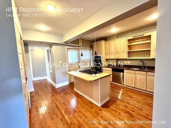 Building Photo - Condominium Available for Rent
