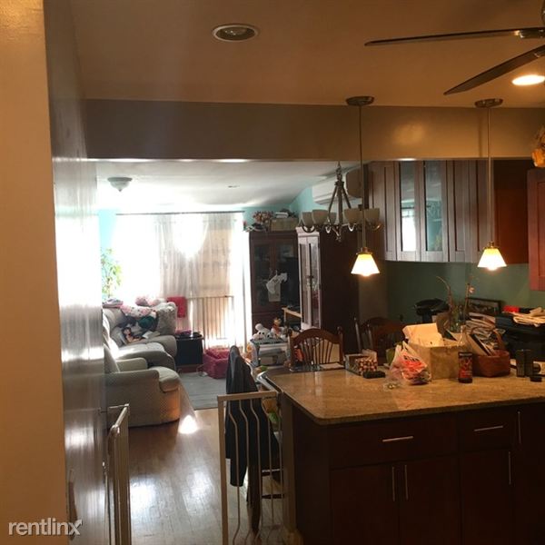 Building Photo - 164 Engert Ave