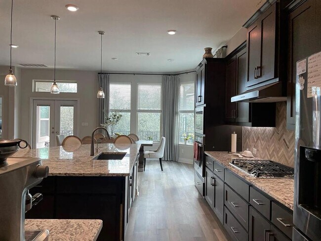 Foto del edificio - 412 Fair Oaks Dr