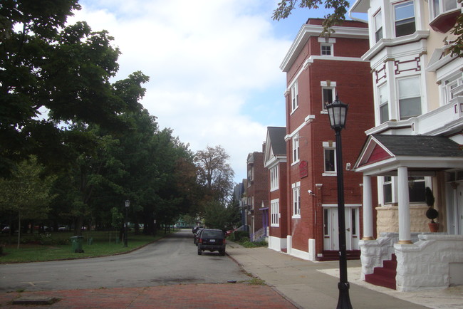 Building Photo - Days Park Commons