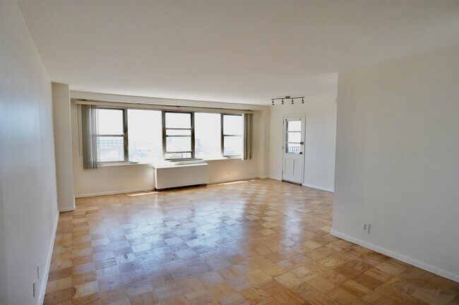 Building Photo - 225 St Pauls Ave