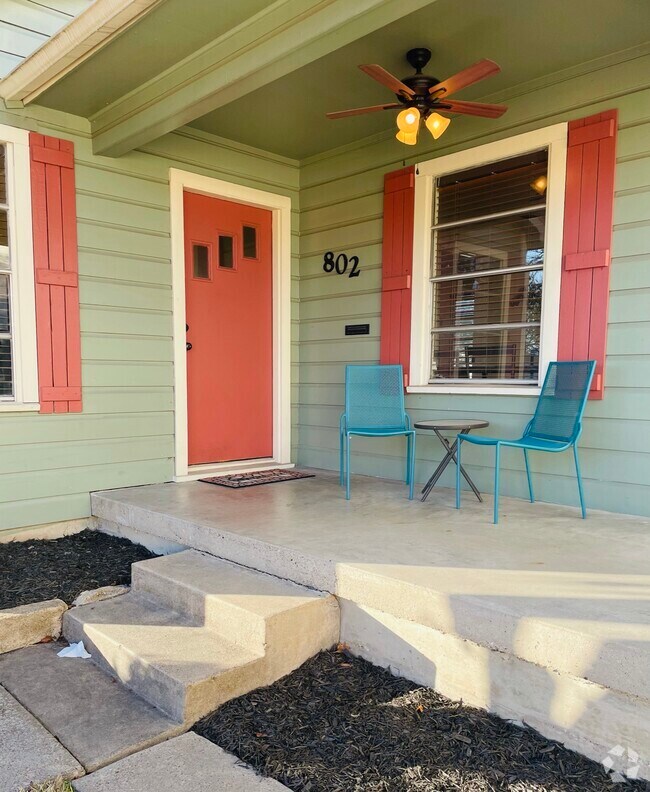 Downtown McKinney Apartments under 2,000 McKinney, TX 3 Rentals