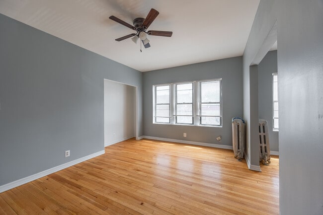 Building Photo - 1319 W Estes Ave