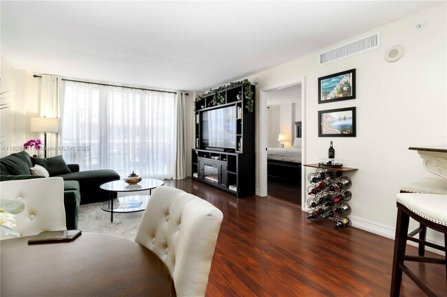 Building Photo - 6917 Collins Ave