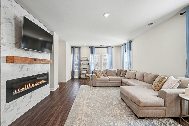 Building Photo - 4012 Yucca Aly