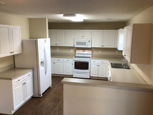 Building Photo - 103 Lakewood Dr