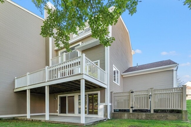 Building Photo - 49 Pointe Rok Dr