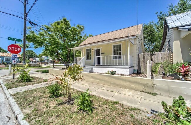 Building Photo - 1002 E 15th Ave