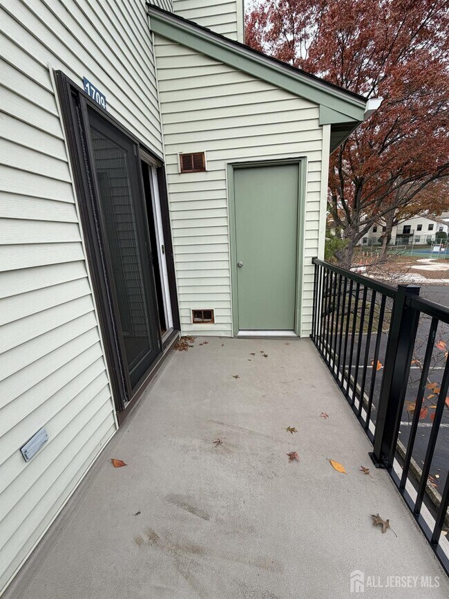 Foto del edificio - 1709 Woodbridge Commons Way