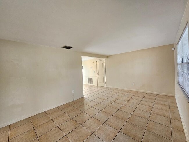Building Photo - 4332 Newbury Dr